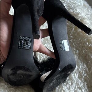 Fur. Balance man made materials.
Imported.